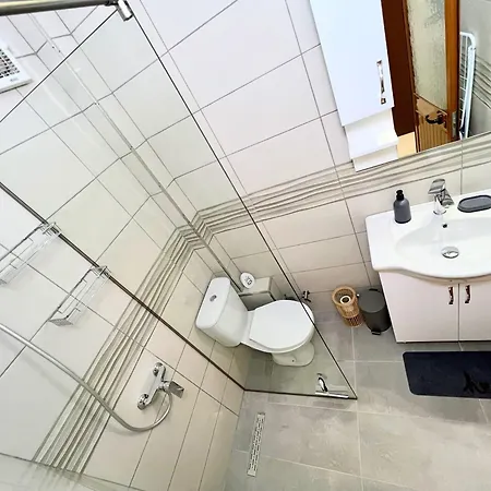 With Roof Terrace 901 Apartament Golem (Tirana)